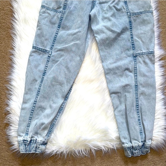 Hot Topic Light Blue Denim Cargo Jogger Jeans Size 1 - Picture 7 of 8